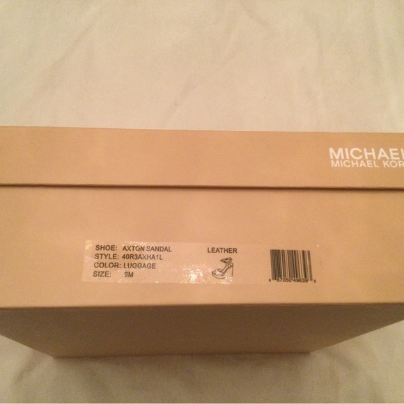 NIB Michael Michael Kors Axton leather two strap luggage wedge. Size 9. - Picture 4 of 12